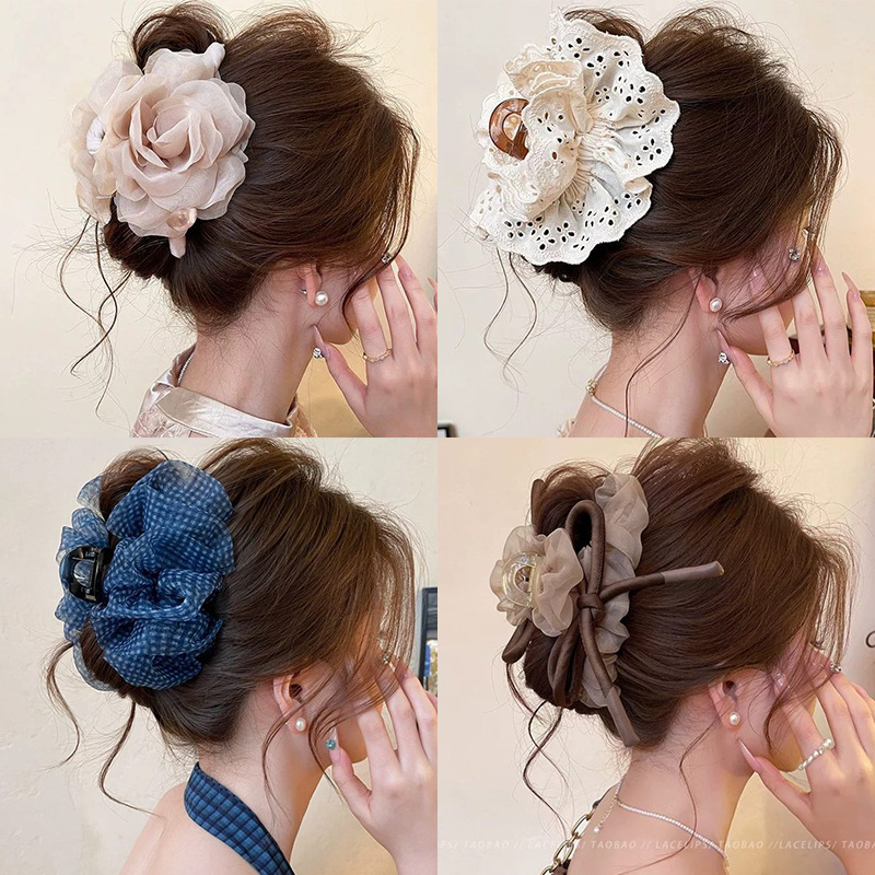 Gentle flower pearl hair clip for women 2025 new style, high-end and exquisite shark clip, back of the head updo hair clip full figure