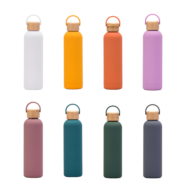Wholesale of large-capacity vacuum 304 stainless steel insulated cups, outdoor portable sports water bottles, hand-held mountain climbing and travel water bottles Application Scenario