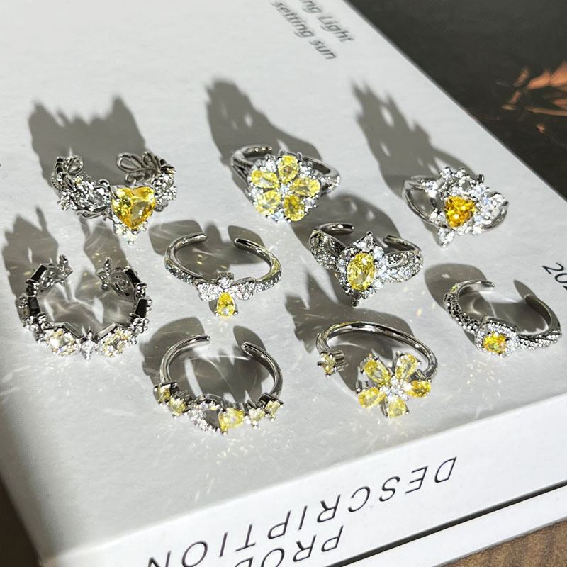 A brilliant yellow flower French light luxury antique style yellow diamond flower geometric micro-inlaid ring, an exquisite and niche cold style ring Specification drawing