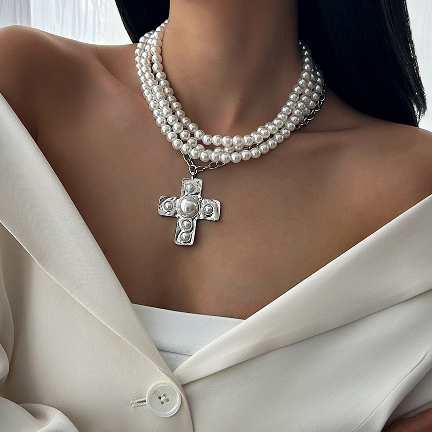 European and American cross-border jewelry, cold style cross alloy pendant collarbone chain, French elegant pearl beaded necklace details Picture