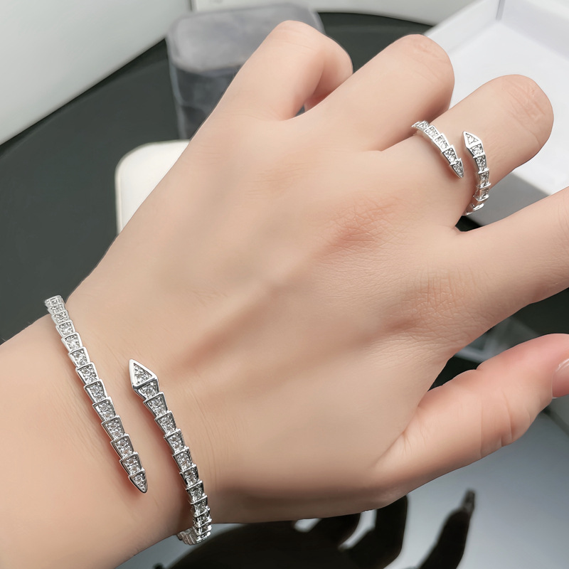 A light luxury and high-end snake-shaped full diamond ring bracelet set, versatile and fashionable for women, with a simple and elegant style, exquisite index finger ring details Picture