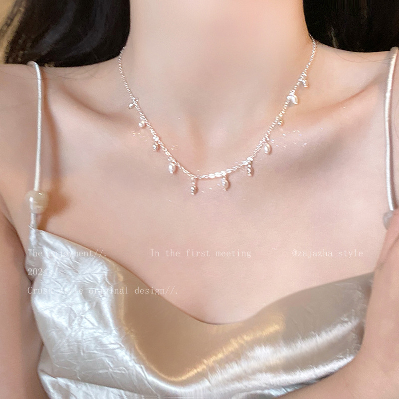 Sweet and cool style twisted bow necklace, women's niche design sense, light luxury, elegant and individual fashion neckchain, collarbone chain Specification drawing