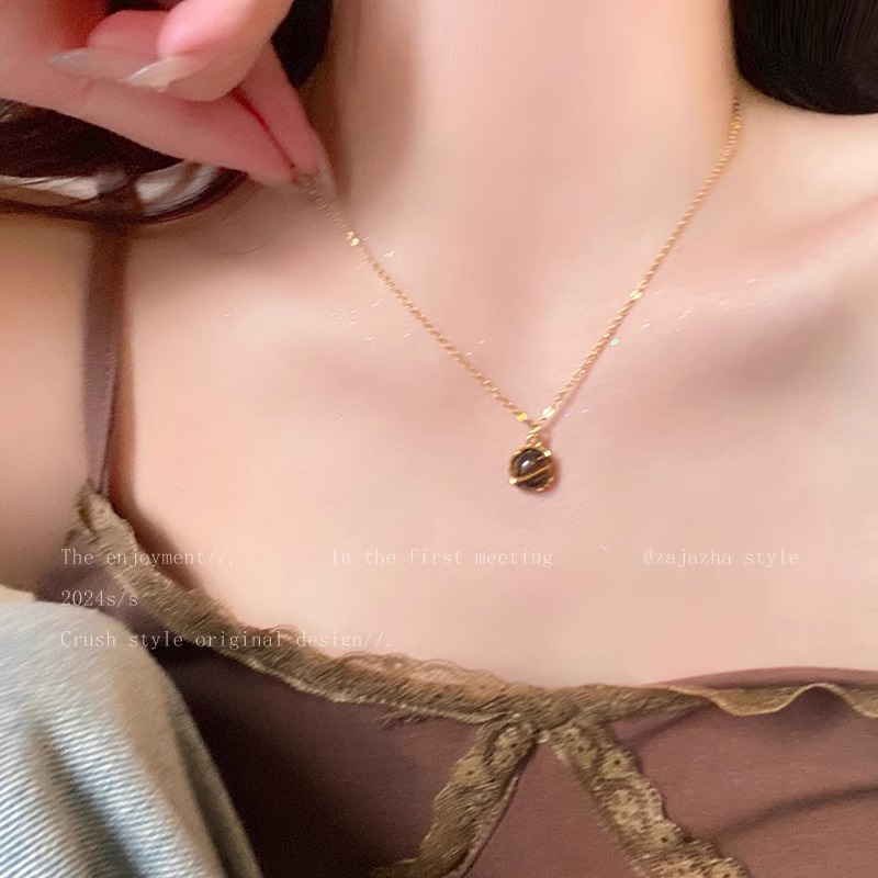 Tiger's eye coffee-colored leather double-layered necklace with a retro and light luxury feel, a unique sweet and cool style collarbone chain Specification drawing