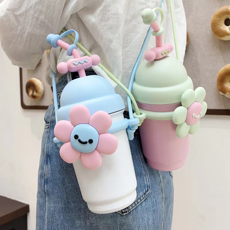 Popular cartoon vacuum straw insulated cup for women, 316 stainless steel milk tea cup, high appearance level, flower water cup with handle rope Application Scenario