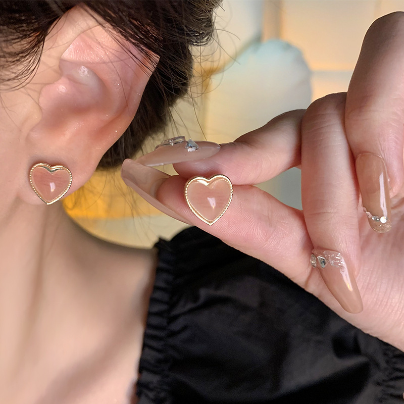 Korean-style simple resin heart-shaped stud earrings for women, fashionable and elegant, versatile, fresh and exquisite earrings, light luxury heart-shaped earrings Specification drawing