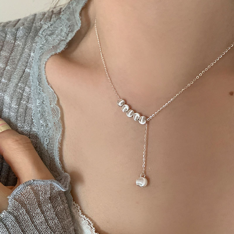Brushed metal small round ball pendant necklace for women, light luxury, simple, individual, fashionable and elegant. Neckchain, collarbone chain details Picture
