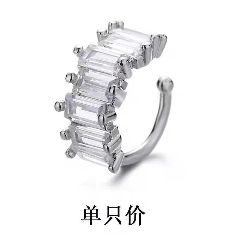 The super sparkling Zircon ear bone clip features a simple, high-end, light luxury and niche design with a unique and individualistic style. It is an ear clip accessory without any ear holes Item Picture