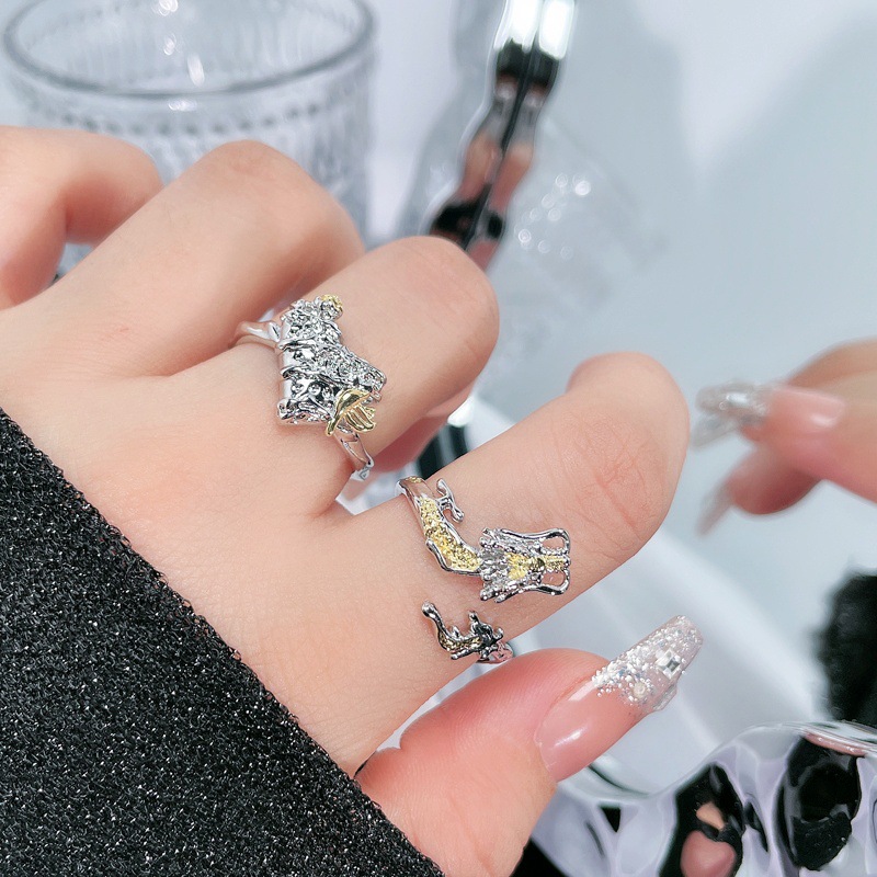 A unique and niche design, a two-color open ring in the shape of a dragon, with an irregular texture and a heart-shaped personality. It's a punk couple's ring details Picture