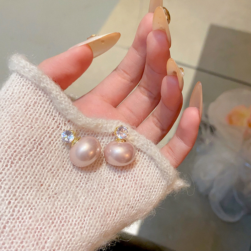 Korean-style elegant diamond-encrusted pearl stud earrings for women's autumn and winter, fashionable, light luxury and unique earrings, versatile and design-savvy earrings Specification drawing
