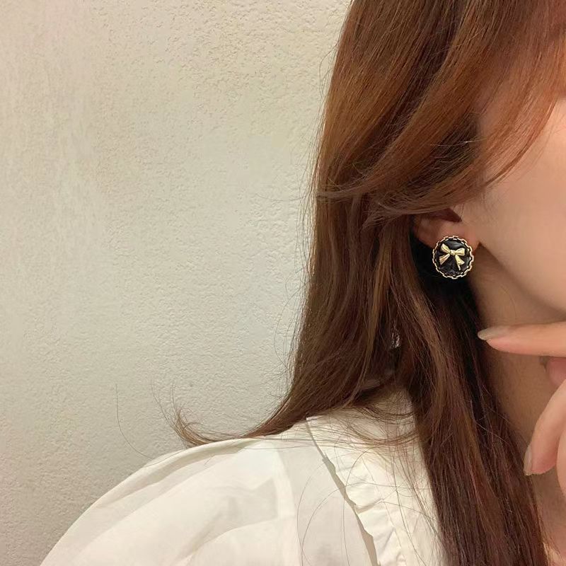 The 2025 new s925 glazed circular bow stud earrings are elegant, retro, versatile and niche ins earrings that exude a feminine charm details Picture