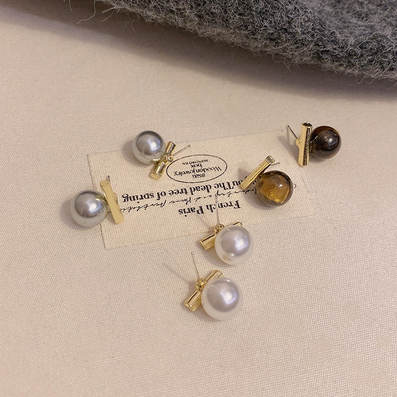 925 Silver needle grey round pearl stud earrings for women in an ins style, exuding a high-end and versatile charm. Wholesale of trendy and popular earrings for Internet celebrities Specification drawing