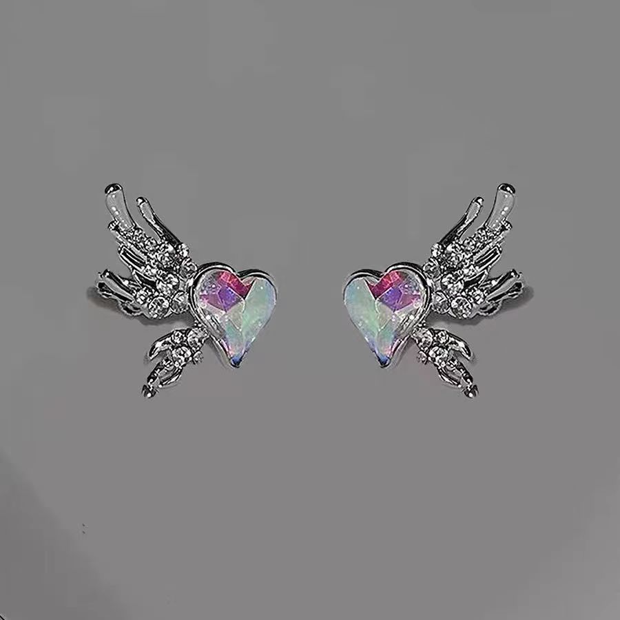 Aurora Iridic heart-shaped wing ear clips for women, light luxury and niche style, diamond-encrusted angel elf ear bone clips, no ear holes Specification drawing
