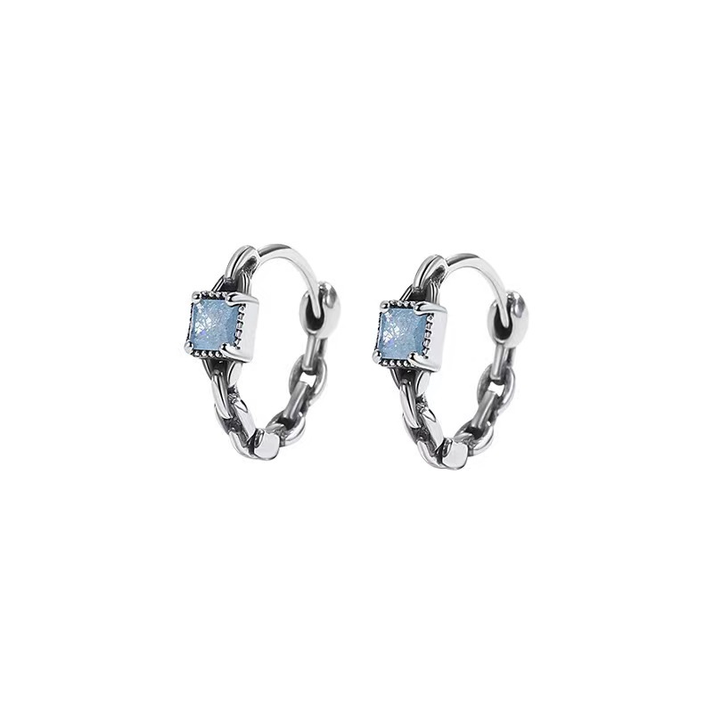 Small, simple, versatile and elegant square sugar ear buckles for women, Korean style on Instagram, exquisite and high-end ear studs, niche design sense earrings Item Picture