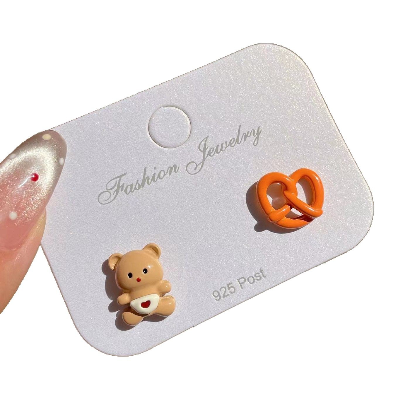 Cute doughnut bear set ear studs, a niche design for girls, fun and childlike cartoon earrings, 2025 new style earrings Item Picture