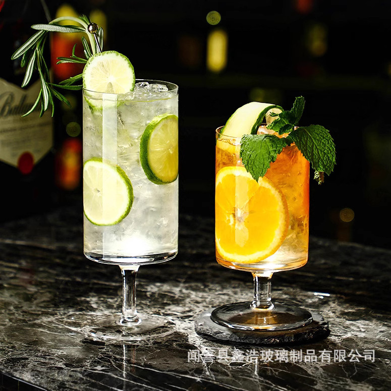 High-footed glass cups, ins-style ice cream and cold drink cups, juice sparkling cups, wine glasses, coffee cups, yogurt dessert cups full figure