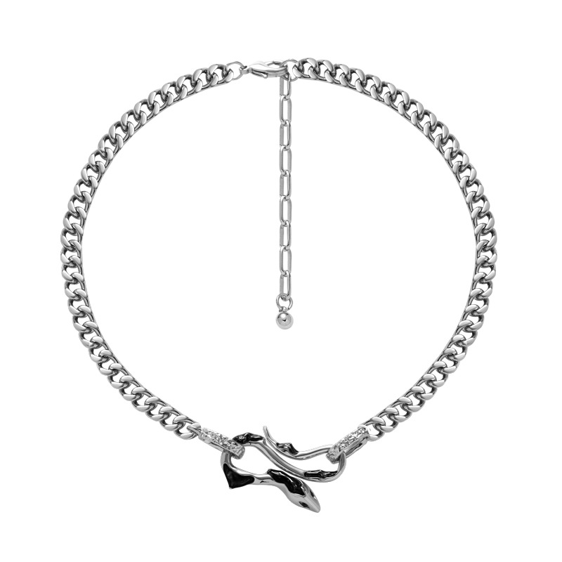 Black spirit snake necklace, versatile for women, ins high-end pendant, light luxury, retro, neutral and cold style collarbone chain Item Picture