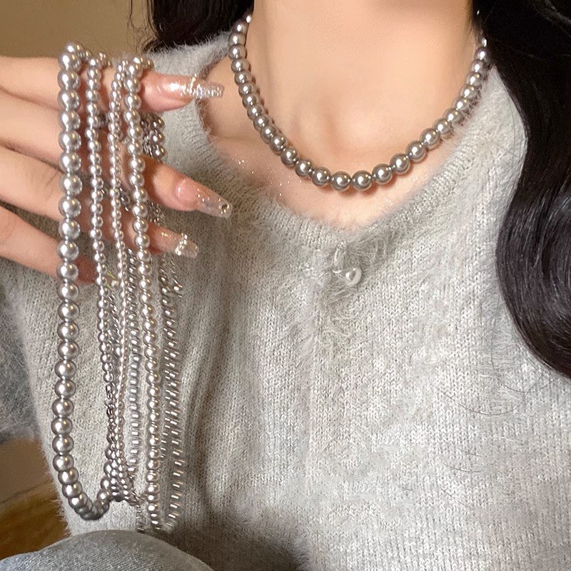 So many grey pearl necklaces, 2023 new autumn and winter sweater chain accessories, French collarbone chain Application Scenario
