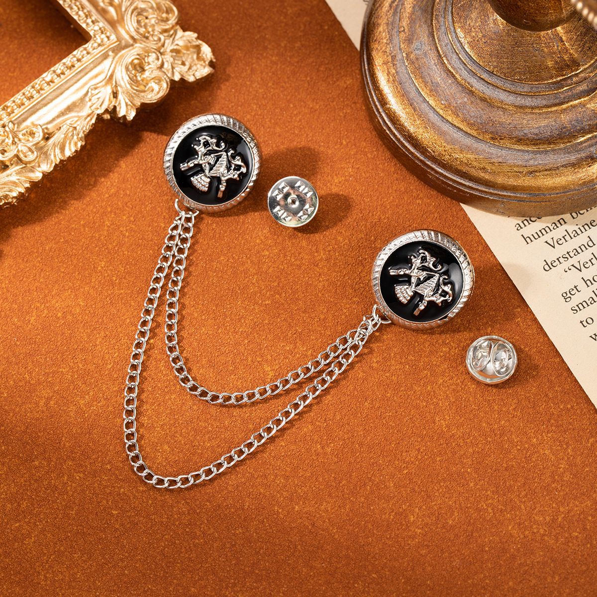 European and American light luxury high-end, British style brooch, retro metal chain, button-down buttons, niche, simple and fashionable chest accessory Application Scenario