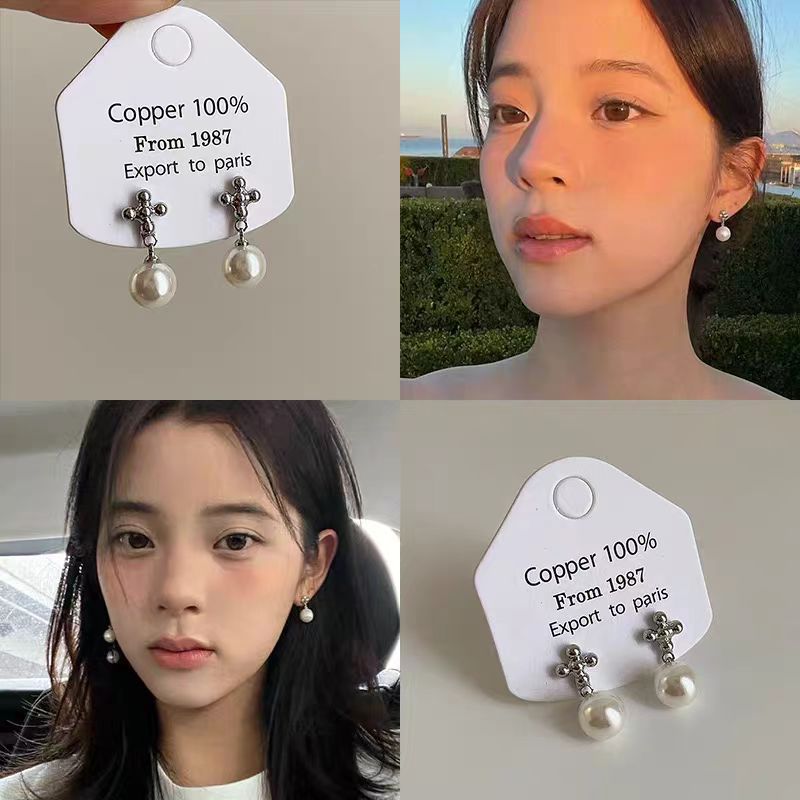Pearl pendant, cross flower stud earrings, the same style as Ouyang Nana's earrings, French niche design, high-end style earrings full figure