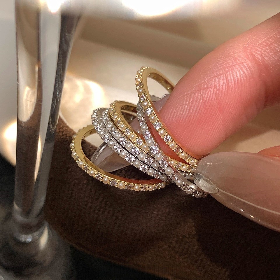 A super dazzling and exquisite pearl row diamond zircon fine ring, a light luxury and high-end index finger ring, a niche and elegant open ring Application Scenario
