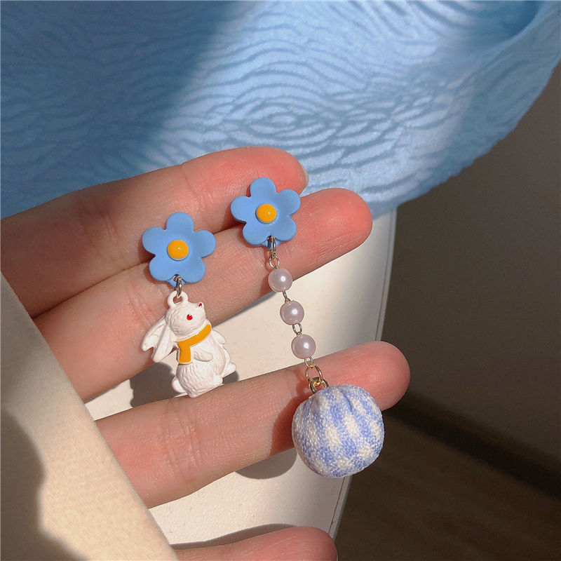New 2025 blue stud earrings for female students, Korean style, cute 925 silver, versatile, asymmetrical blue earrings Specification drawing