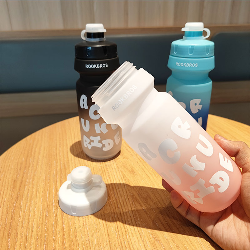 Outdoor cycling sports and fitness water cup, PP plastic cup, gradient color matte, camping and off-road, large-capacity water bottle Application Scenario