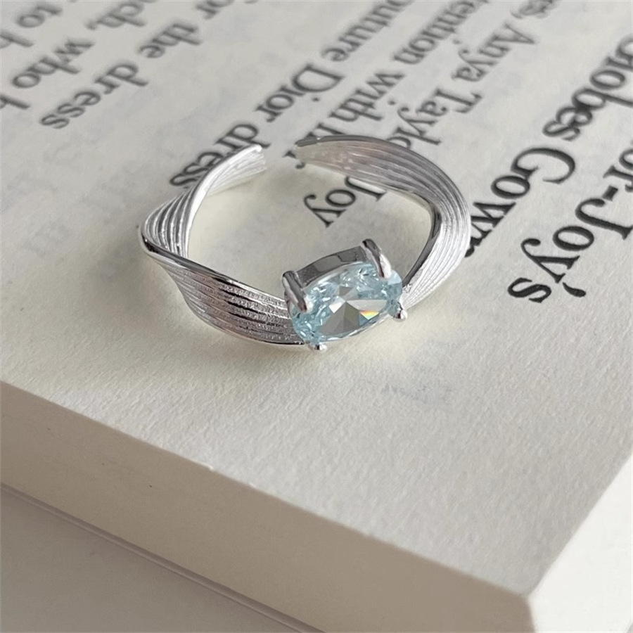S925 Pure silver blue zircon geometric Wave ring for women, a niche, high-end, and cold style with a texture, open index finger ring Application Scenario
