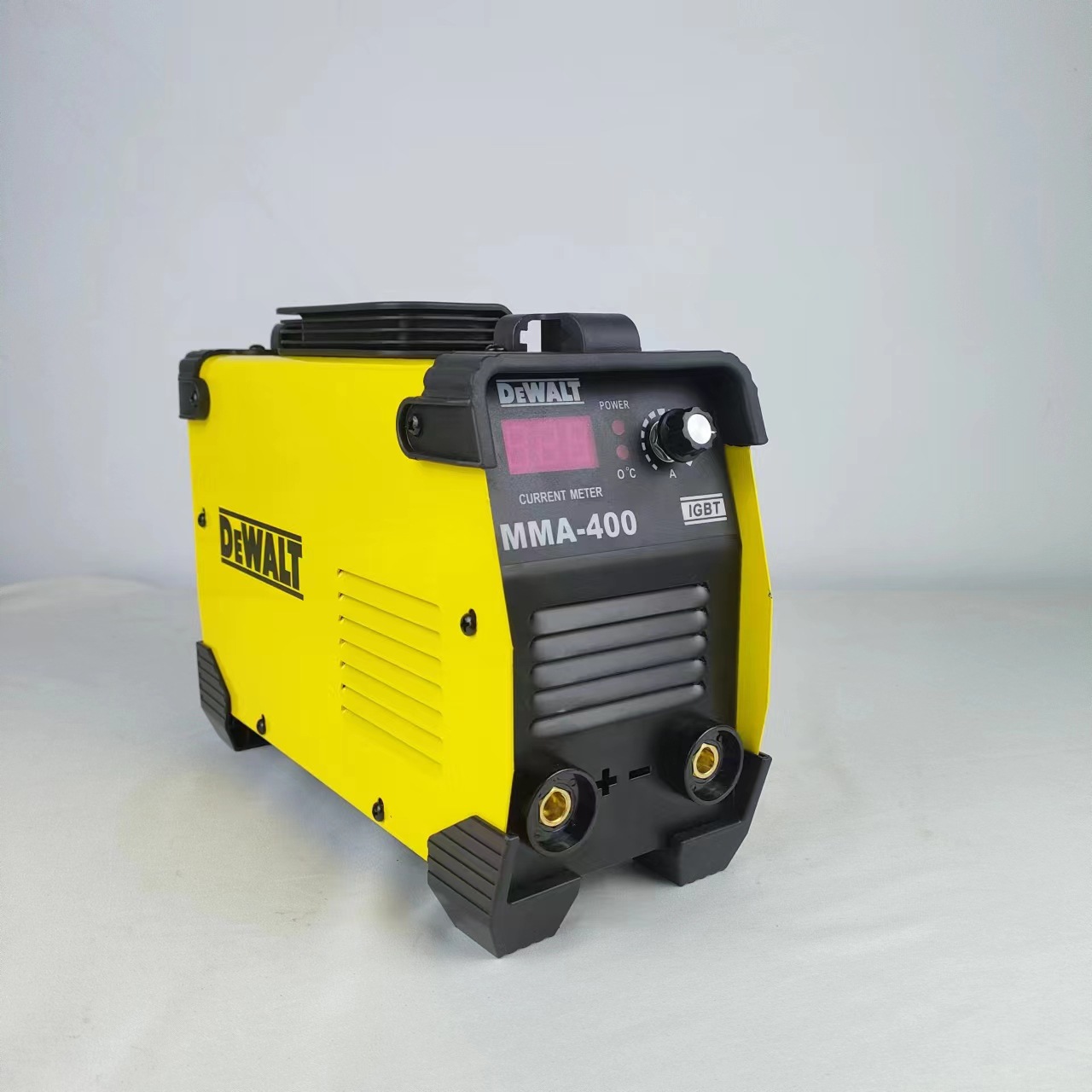 Cross-border electric welding machine, US standard MMA300, household small DC 110V spot welding machine, manual welding 220V welding machine Application Scenario
