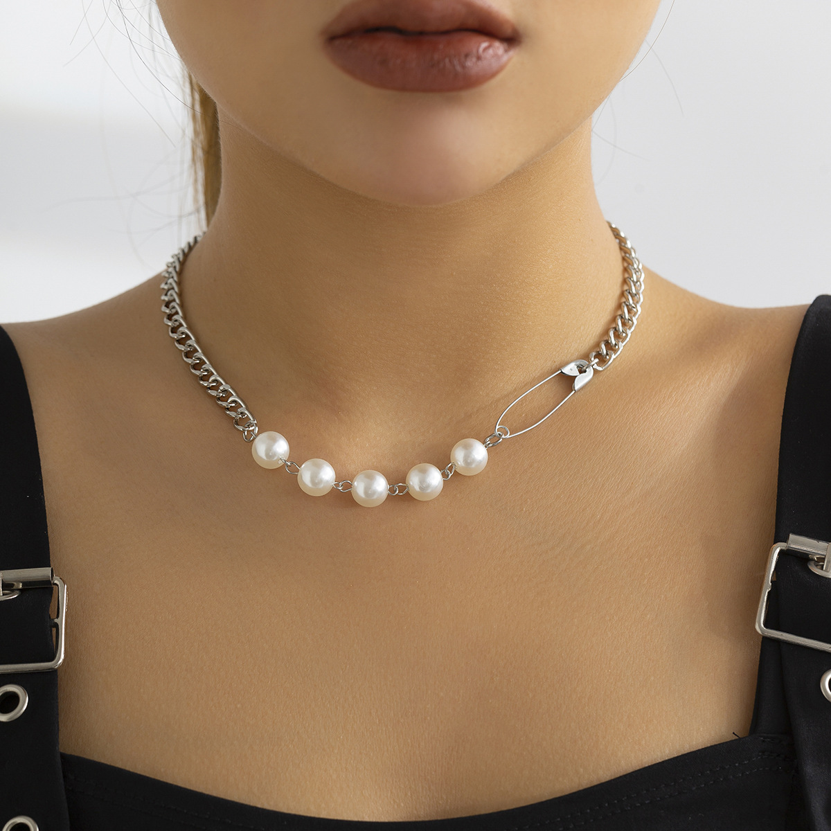 European and American cross-border jewelry, personalized, fashionable, sweet and cool style paperclip chain necklace, retro imitation pearl metal necklace full figure