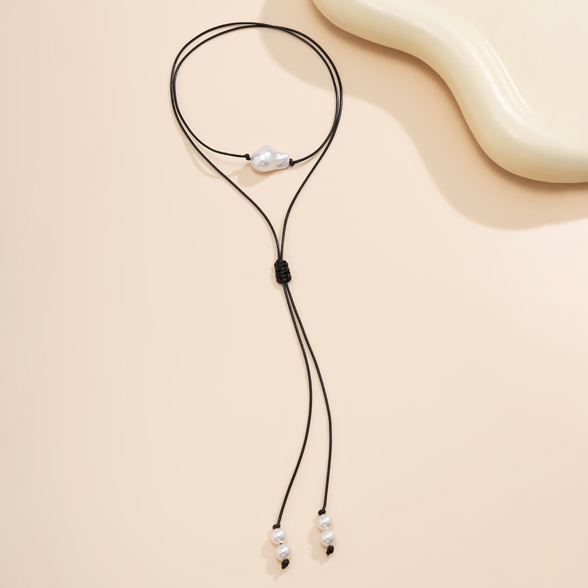 European and American cross-border jewelry: Simple wax thread tassel knot choker personalized necklace, Baroque imitation pearl necklace Application Scenario