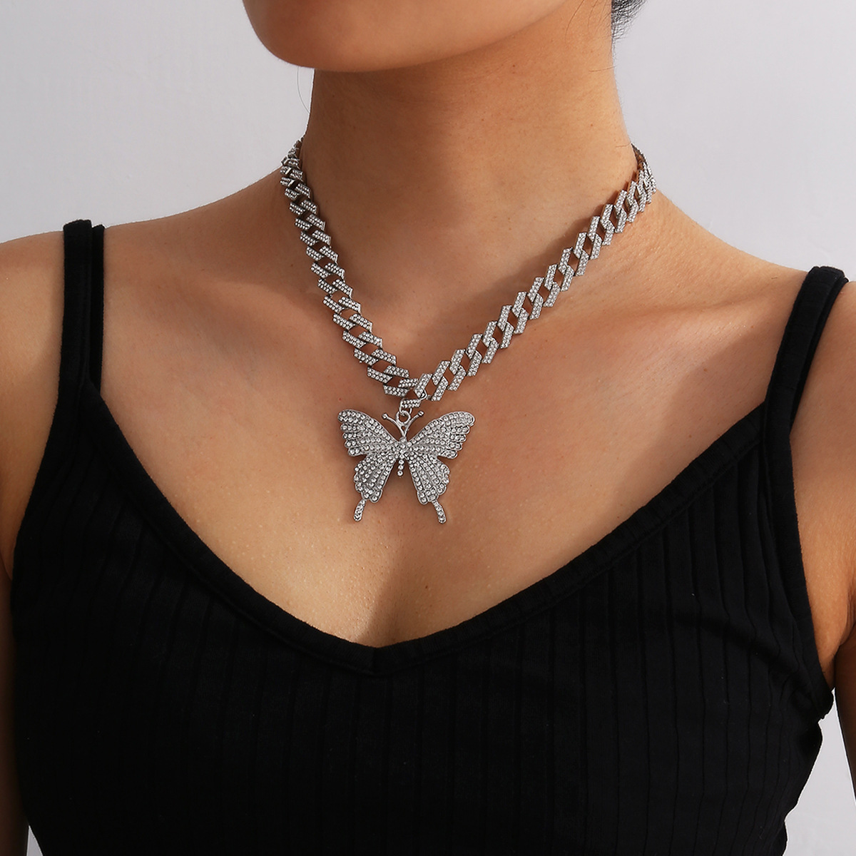European and American cross-border jewelry creative micro-inlaid rhinestone geometric necklace, fashionable and simple Cuban large butterfly alloy necklace full figure