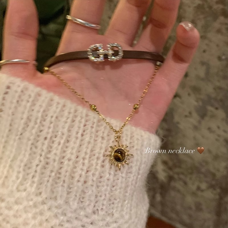 Maillard pu leather tiger's eye stone stacked choker necklace for women's autumn and winter sweater chain collarbone chain neck chain Application Scenario