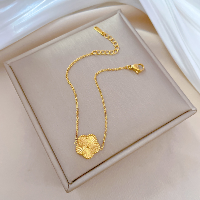 【 All-titanium Steel 】 Dongdaemun Minimalist style five-leaf flower forest-themed chain bracelet, a retro best friend of a female Internet celebrity Specification drawing