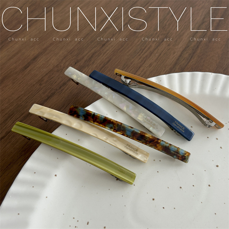 The retro one-shoulder clip with a gold label from Dongdaemun, France in South Korea, is extremely beautiful. It features a multi-color color-spread spring ponytail clip and a half hairpin Specification drawing