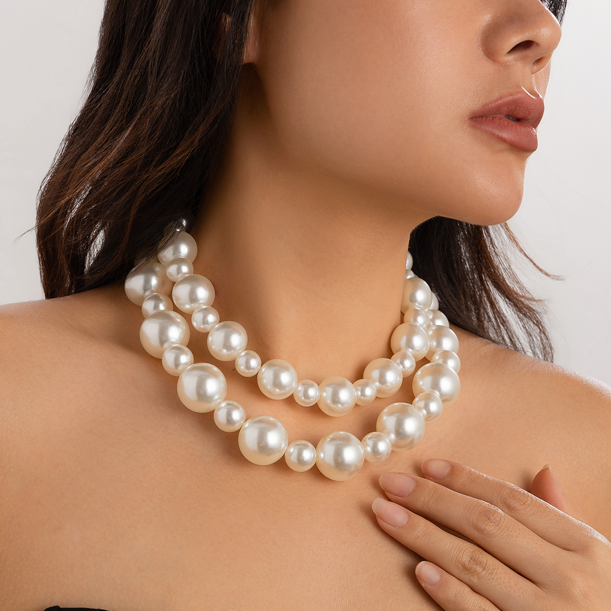 European and American cross-border jewelry, exaggerated large pearl, elegant choker, versatile collarbone chain, multi-layer beaded necklace for women details Picture