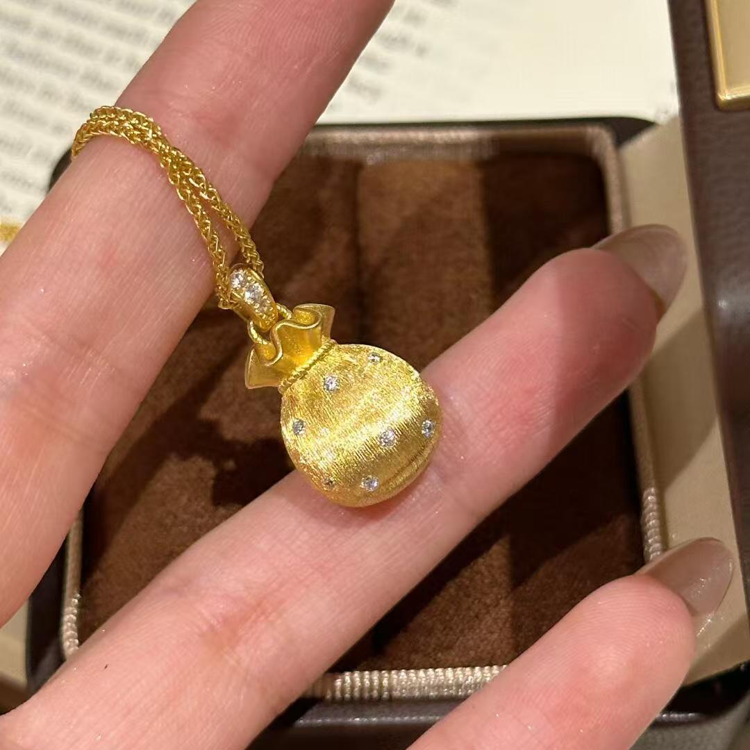 A golden brushed small lucky bag necklace full of good fortune, a new Chinese-style light luxury versatile titanium steel collarbone chain that doesn't fade Application Scenario