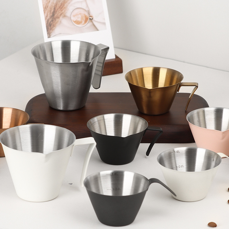 304 stainless steel coffee measuring cup with scale and spout, espresso cup, extraction cup, liquid receiving cup, ounce cup Application Scenario