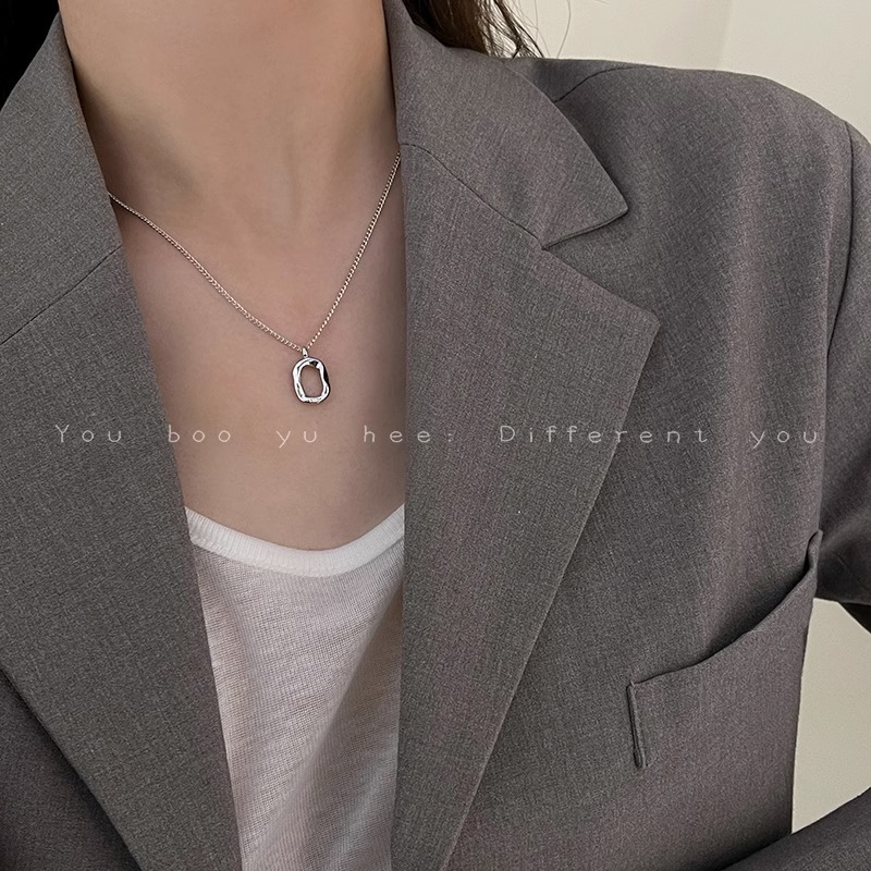 Irregular square necklace, a new trendy, light luxury and niche design accessory for women in 2023, sweater chain accessory Specification drawing