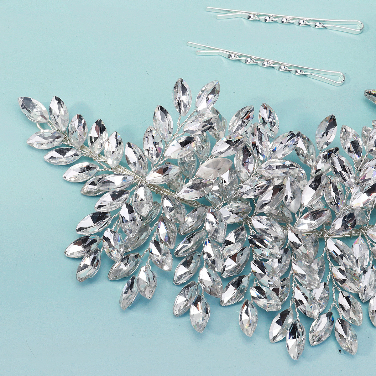 Cross-border bride hair band, exaggerated wedding performance, catwalk, crystal headwear, luxurious, super sparkling water diamond, heavy craftsmanship, handcrafted hair band Application Scenario