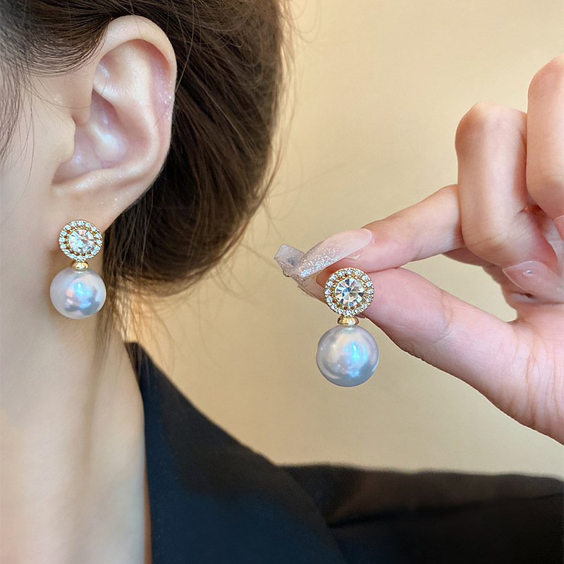 S925 Silver needle French Chanel-style pearl earrings exude a sense of sophistication for women. Exquisite zircon stud earrings are versatile and popular earrings Application Scenario