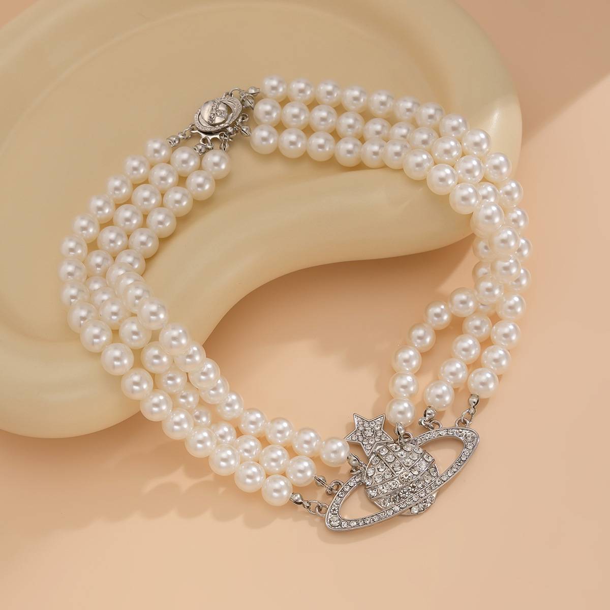 European and American cross-border jewelry, cold style multi-layer imitation pearl collarbone chain, five-pointed star diamond-encrusted alloy collarbone chain for women Application Scenario