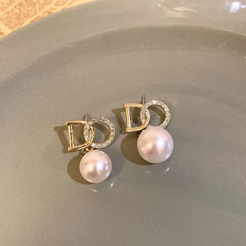 French light luxury high-end chanel-style pearl stud earrings for women, with a trendy and retro, niche fashion design sense Specification drawing