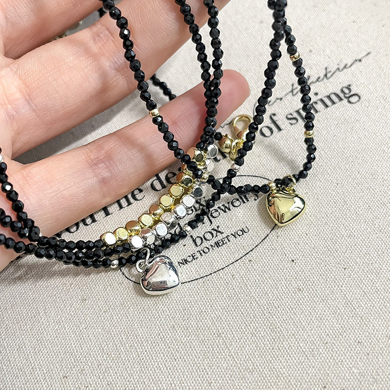 Black crystal metal heart-shaped necklace, a unique design for women, retro and individual, simple and versatile, elegant neckchain and collarbone chain Specification drawing