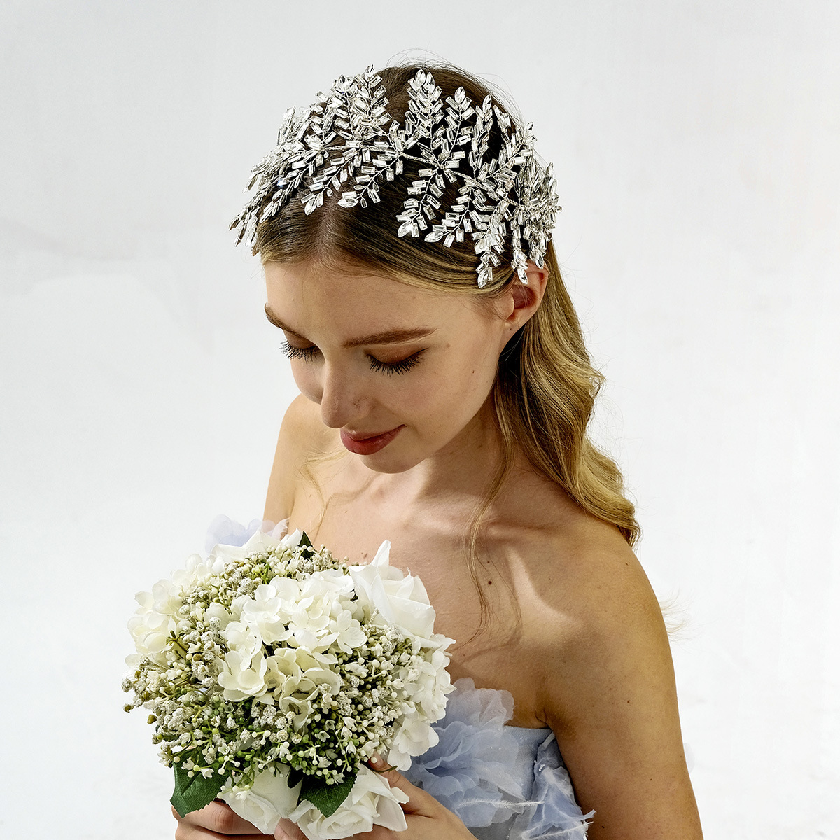 New luxurious and heavy industrial crystal hair bands from Europe and America, wedding headwear for brides, wedding photo accessories, rhinestone tassel hair bands full figure