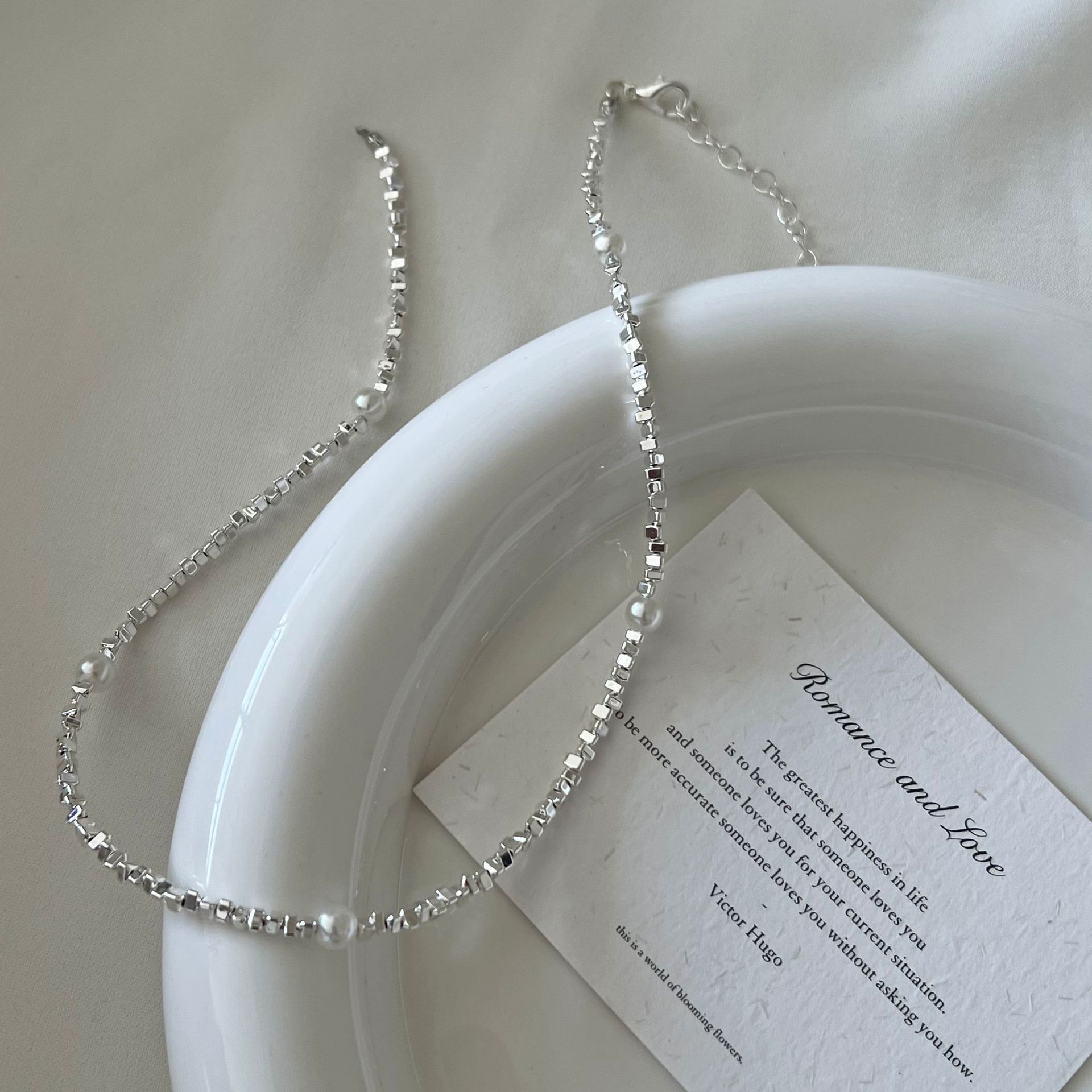 French silver imitation pearl necklace with a niche design sense for women, 2024 new light luxury neckchain and collarbone chain accessory Application Scenario