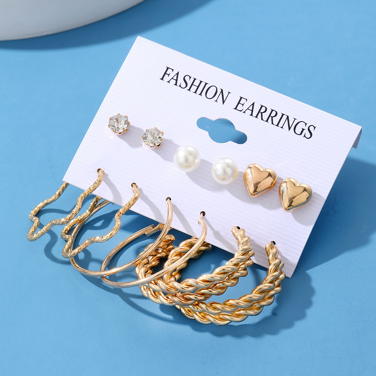 Wholesale of new cross-border star earrings set of 6 pieces, creative, simple and retro pearl pretzel heart-shaped earrings Application Scenario