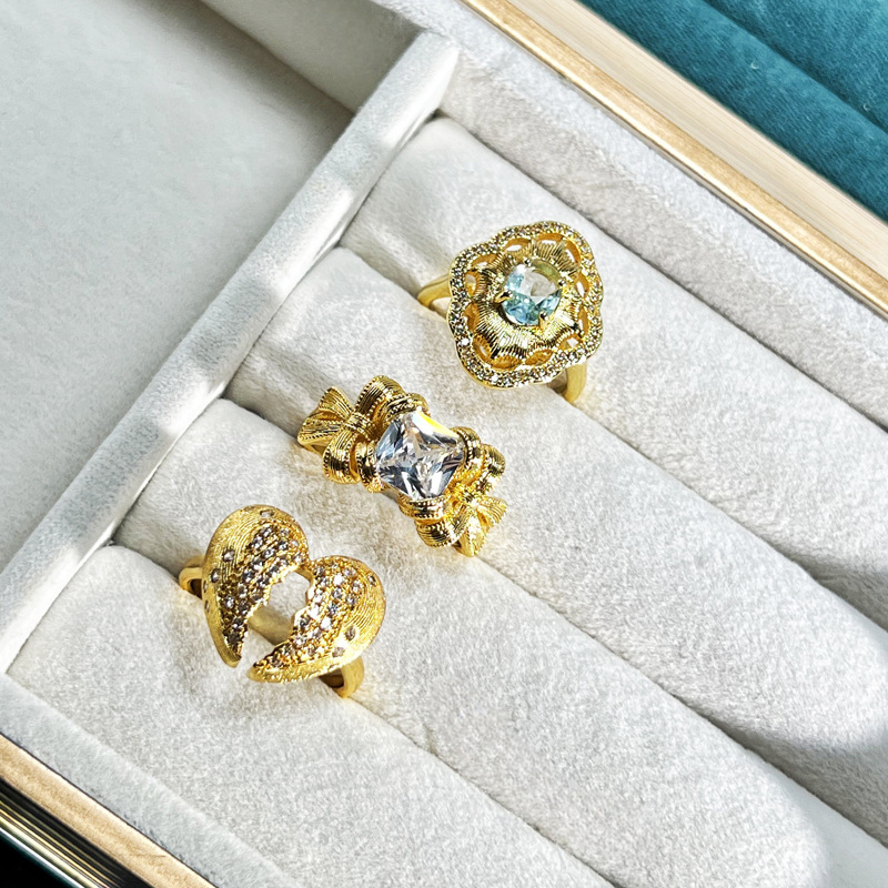 A Chinese-style pigeon egg, sea blue zircon open ring, a female heart bow, a fashionable brushed sweet and cool luxurious ring full figure