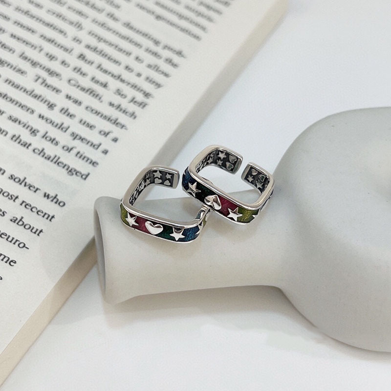 This retro colored glazed star-shaped heart-shaped opening ring is a niche design for women, exuding a sense of light luxury and sophistication. It is a trendy and cool personalized ring full figure