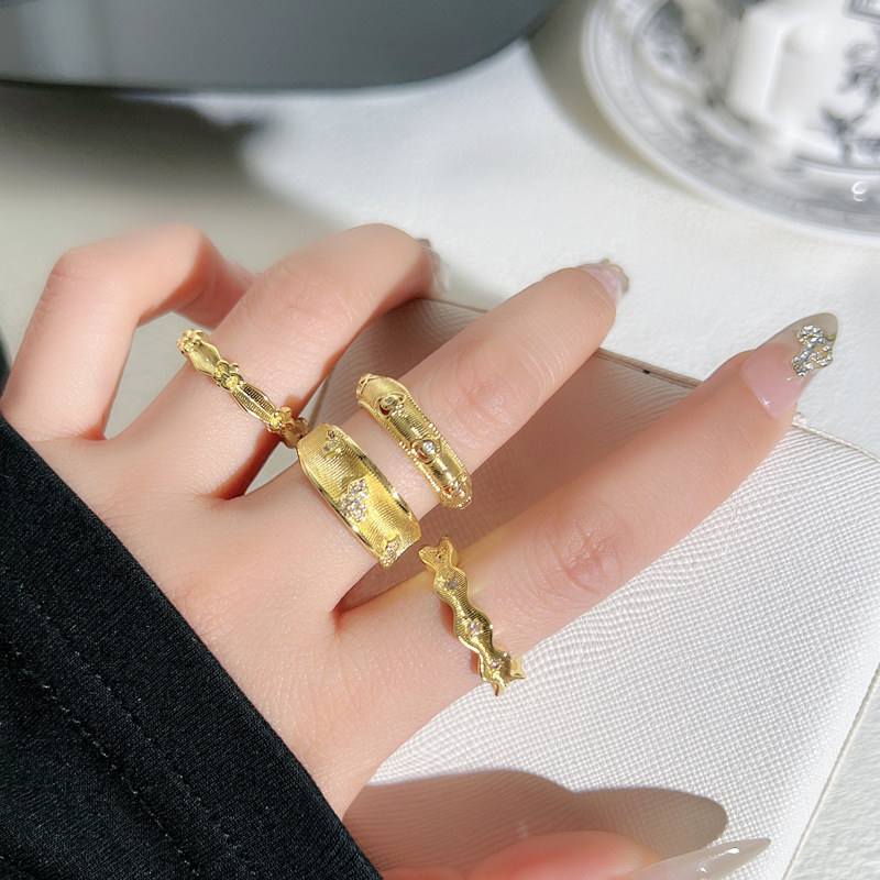 This elegant court-style gourd brushed high-end ring is a delicate and niche design for women, a light luxury and trendy retro ring full figure