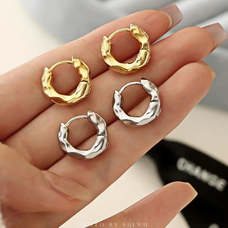 European and American metal texture ear studs, high-quality ear rims, simple and cold style, high-end ear buckles, niche design earrings, trendy for women full figure